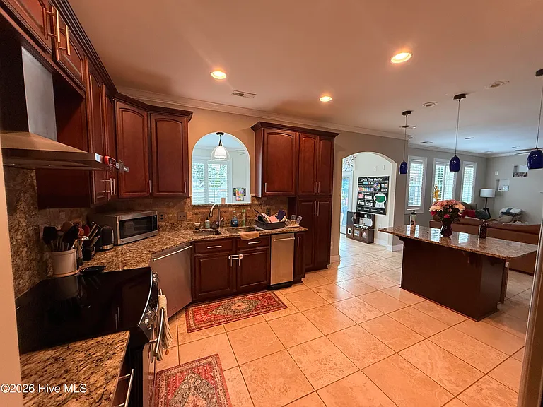 704 Stagecoach Dr — Photo 5