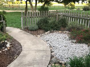 235 Bella Vista Ln, Martindale, TX 78655