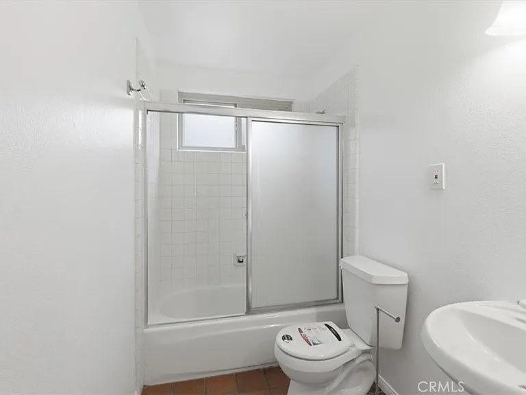 577 Houston Dr — Photo 16