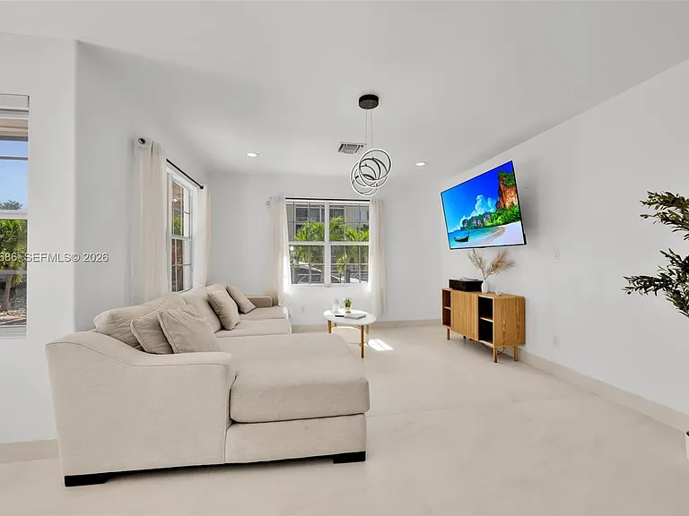 2940 NE 164th St — Photo 4
