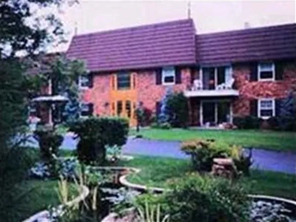 3900 N Stable Ct APT 105, Peoria, IL 61614