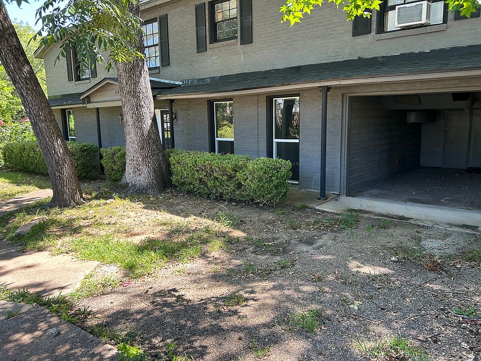 Spacious Downstairs Apartment with Garage!