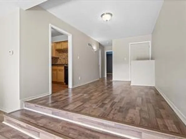 1714 E 97th St APT B, Kansas City, MO 64131