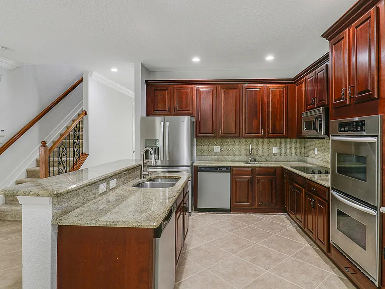 112 Dunmore Dr — Photo 12