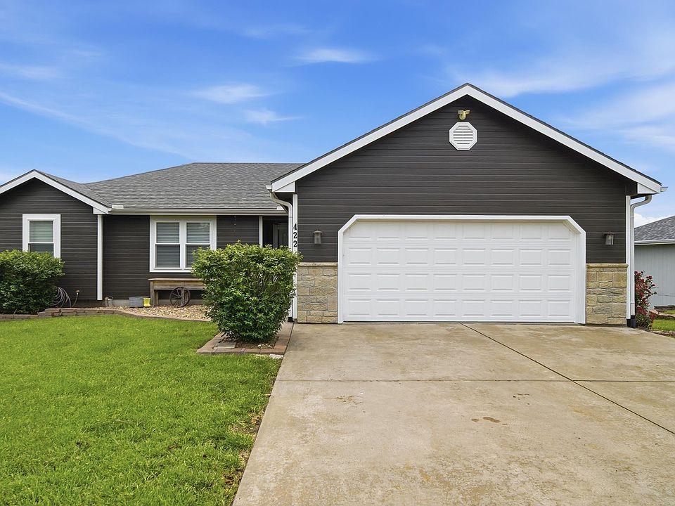 1st image of 422 Prairie Bend Dr