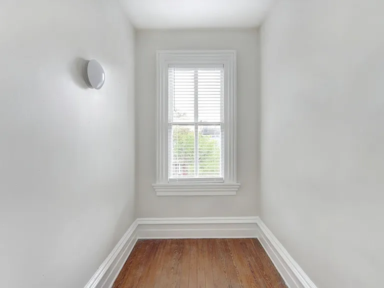 218 E Henry St #B — Photo 24