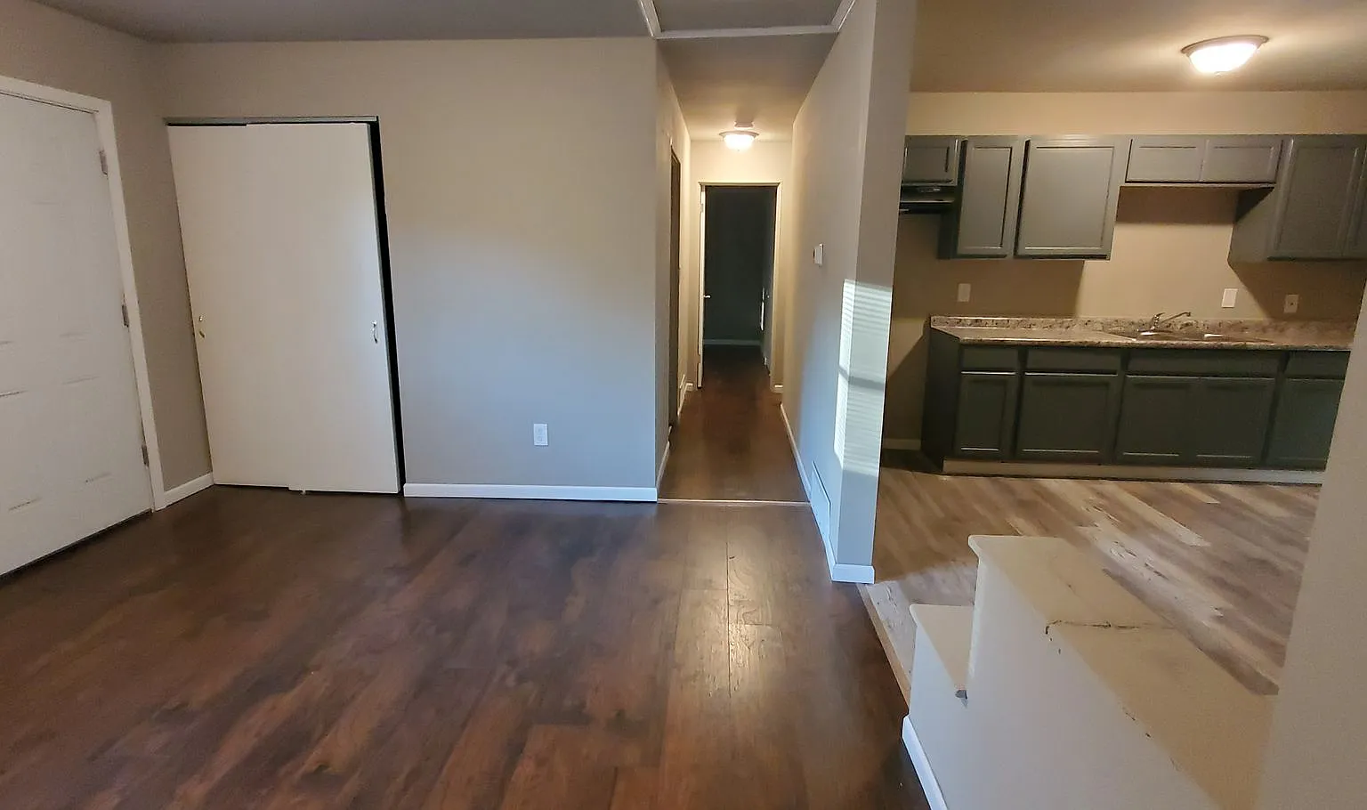 3 Bedroom 1 Bath in East Glen Park — Photo 3