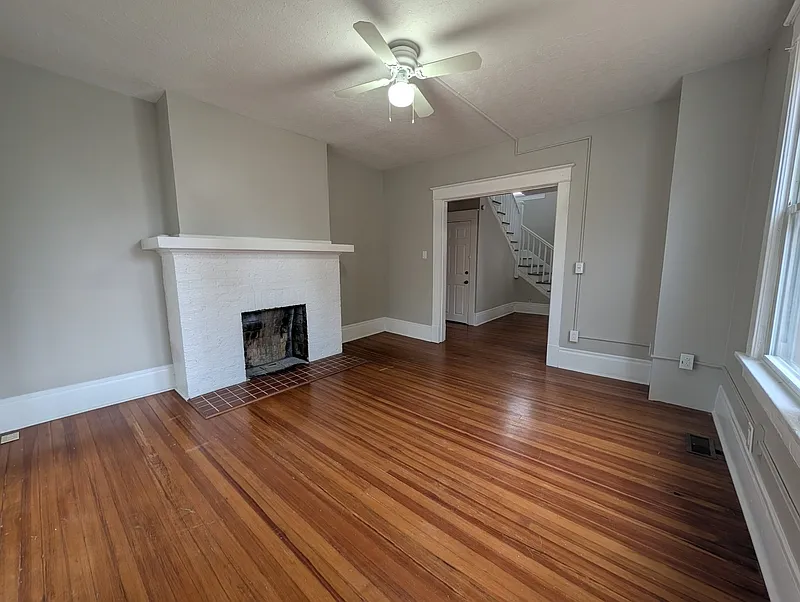 3 bed, 1.0 bath, 1530 sqft, $1,295 — Photo 3