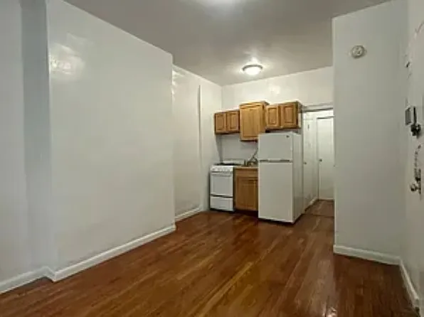 424 West 56th Street image 4 of 11