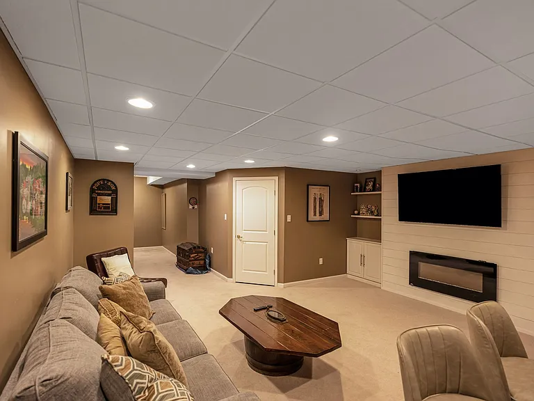 1019 Ford St — Photo 27