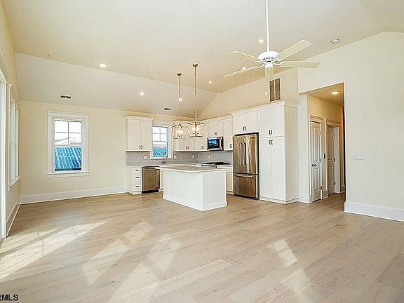 4th image of 4849 Asbury Ave #2