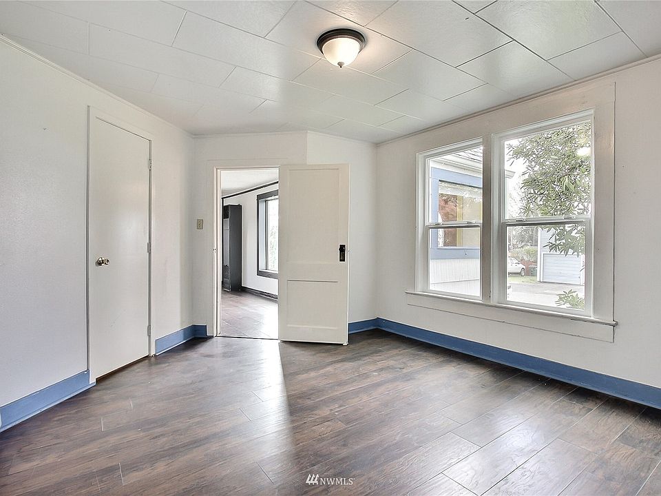 Lower unit bedroom one off of entry. >