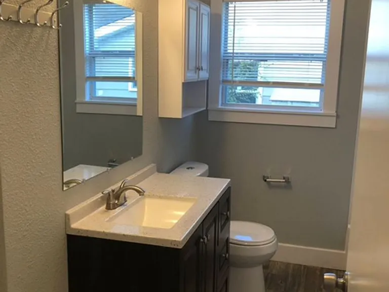 212 W Broadway St — Photo 11