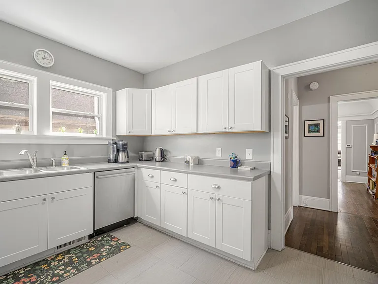 3924 N Maryland Ave — Photo 10