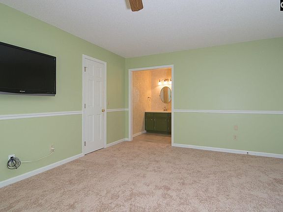 4th image of 125 Silver Lake Cir