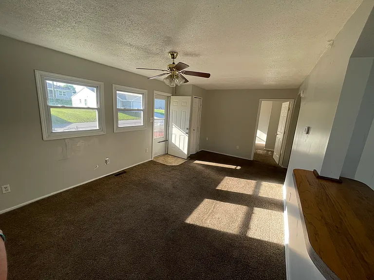 305-307 Halcyon Rd — Photo 3