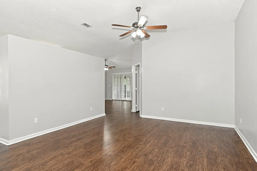 4 bed, 2.0 bath, 1764 sqft, $2,270 — Photo 3