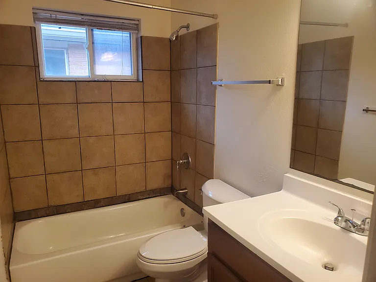 6222-24 Milne Blvd — Photo 7