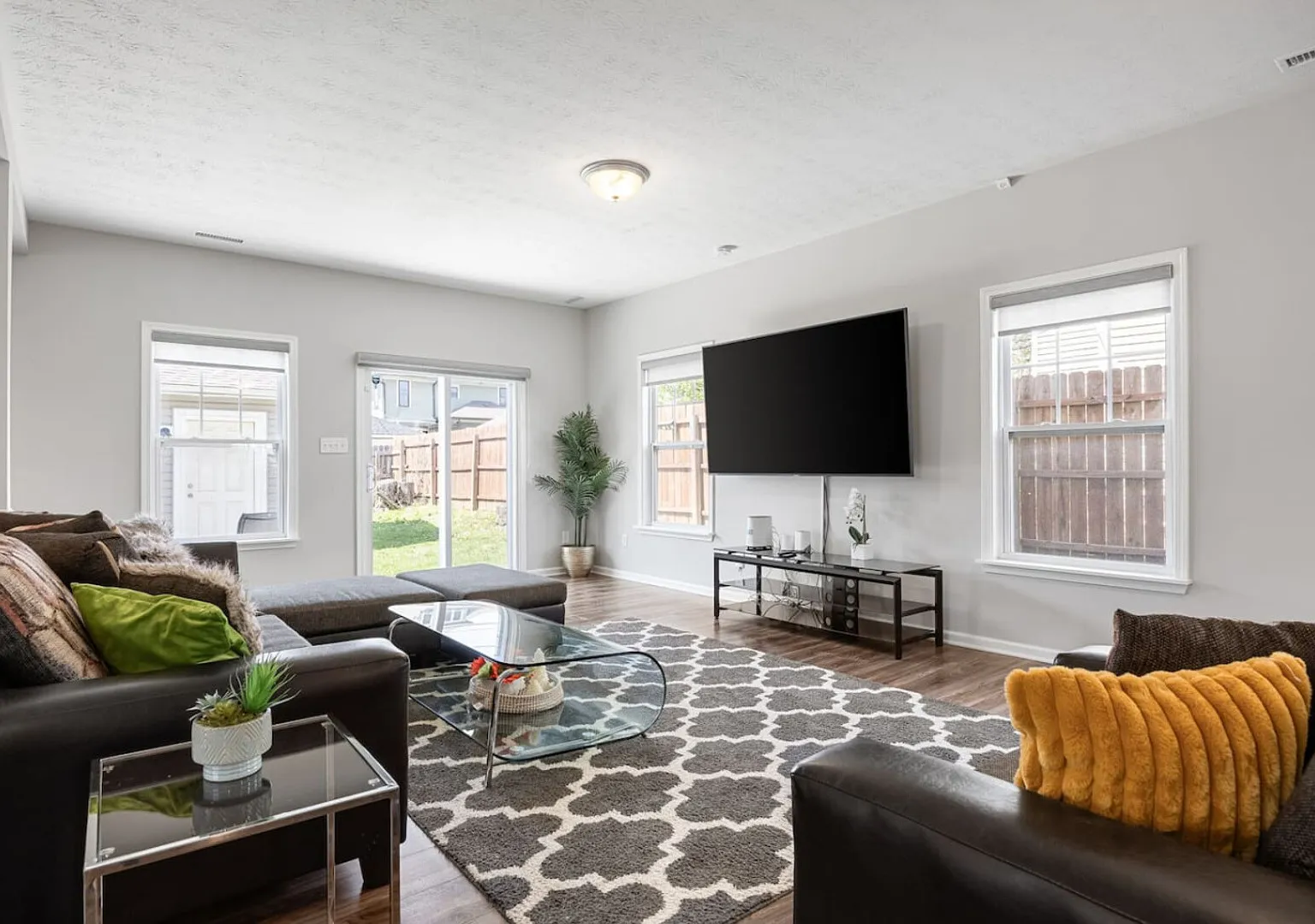 Modern Home Near Broad Ripple + Game Room — Photo 2