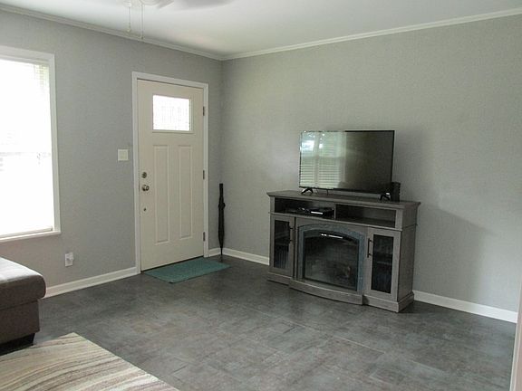 2nd image of 4114 Royal Ln