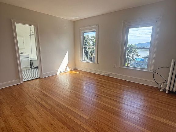 4th image of 174 Grand St APT 4