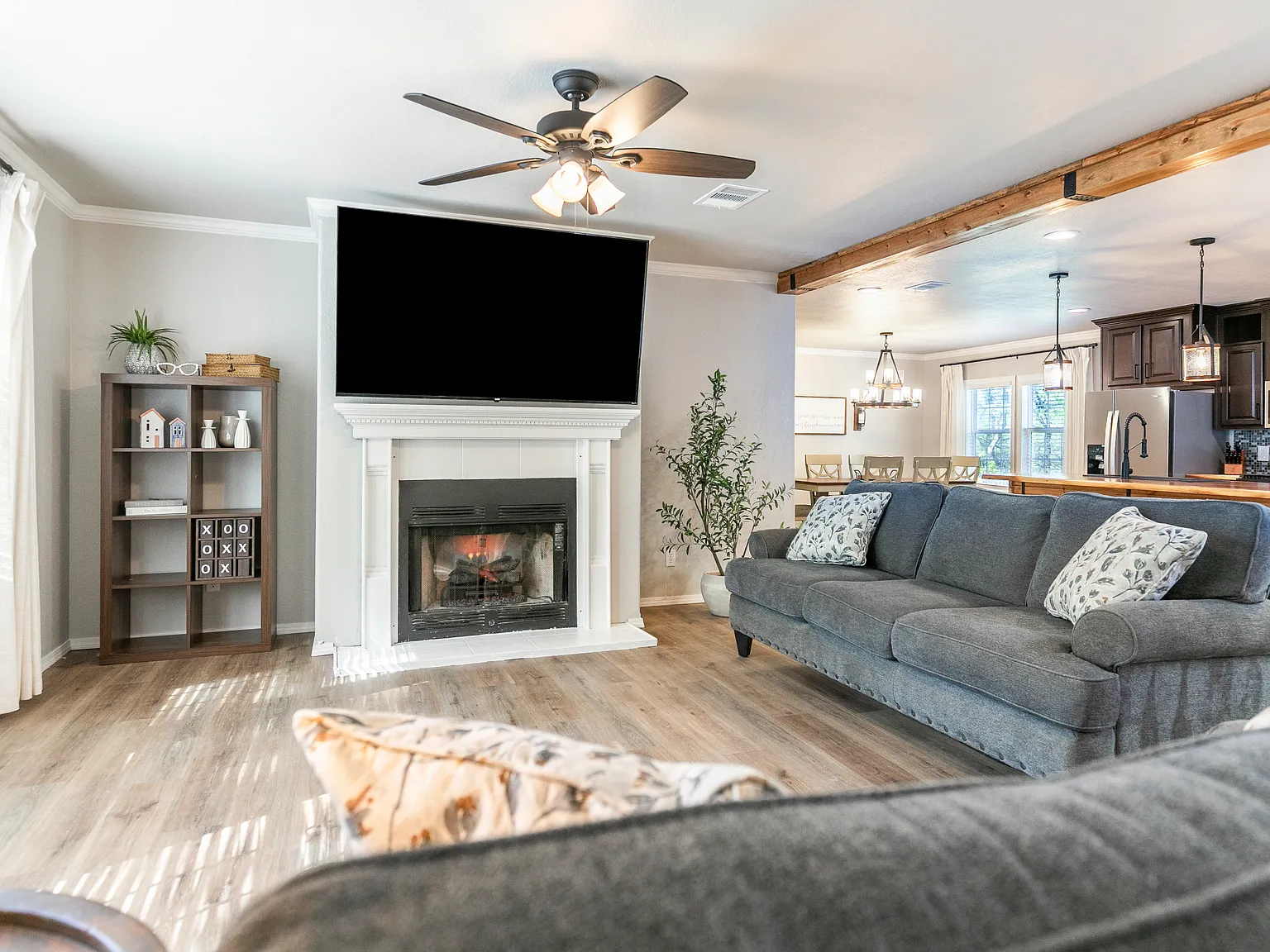 4 bed, 2100 sqft, $3,450 — Photo 1