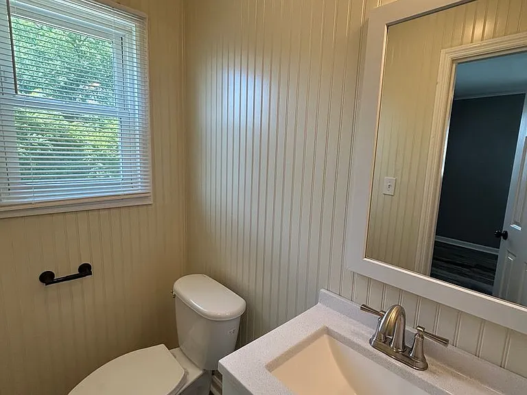 611 Woodvale Ave — Photo 9