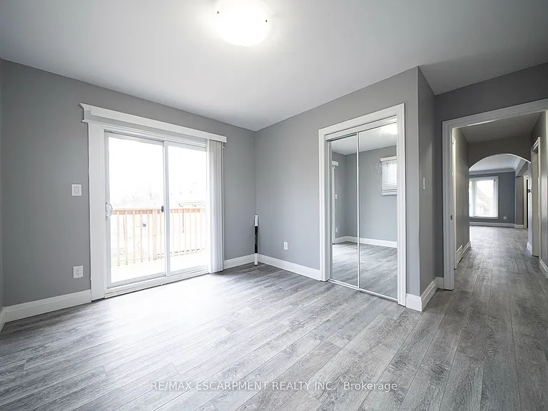 76 Glenview Ave #UPPER — Photo 15
