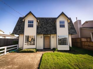 925 SW 7th St, Newport, OR 97365