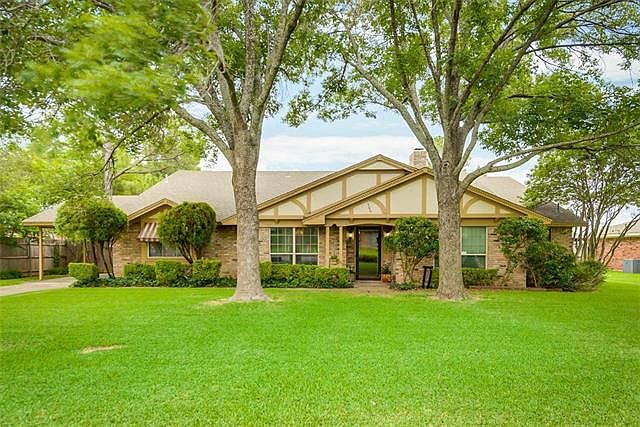 1st image of 306 N Capri Dr
