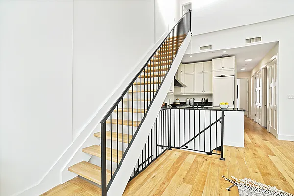 Sold by Daniel Gale Sotheby's International Realty | media 15