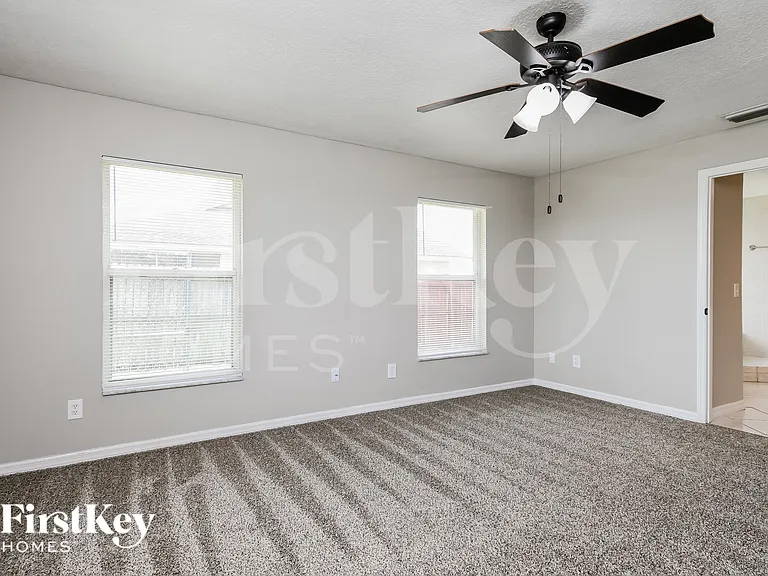 1323 Arrowhead Ct — Photo 9