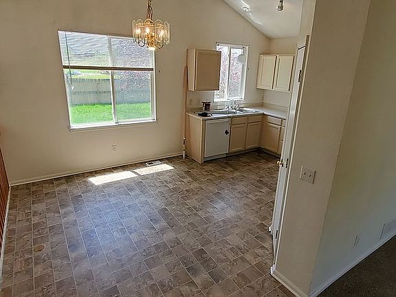 Kitchen with nook