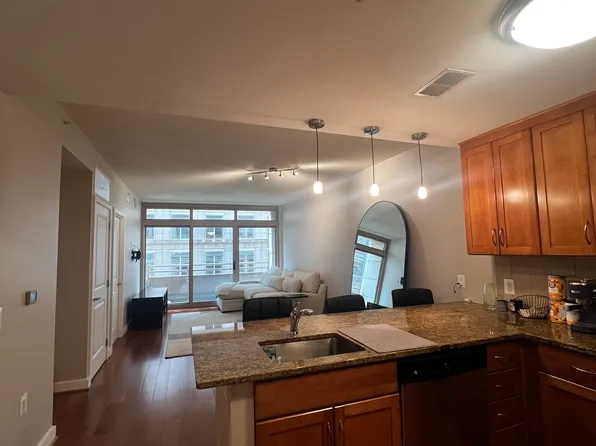 888 N Quincy St, Arlington, VA