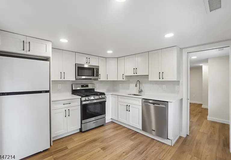 25 Alma Ave — Photo 20