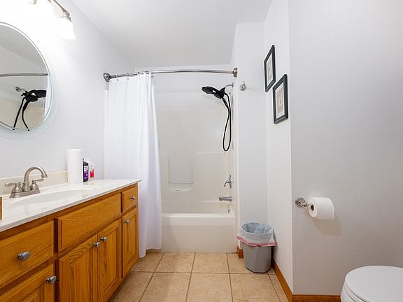 32nd image of 124 Graystone Dr
