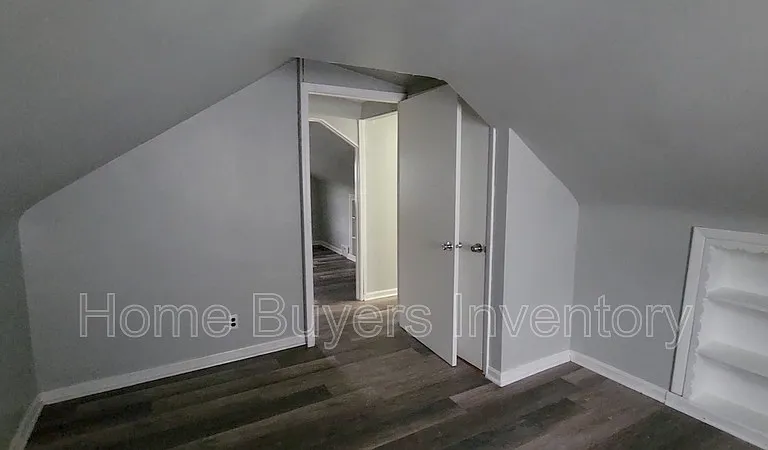236 Hilton Ave — Photo 6