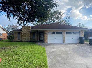 2430 Nottingham Ln, Groves, TX 77619