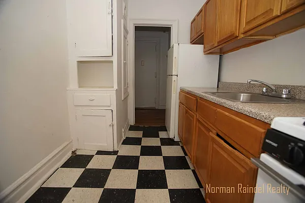 Rented by Norman Raindel, LREB | media 15