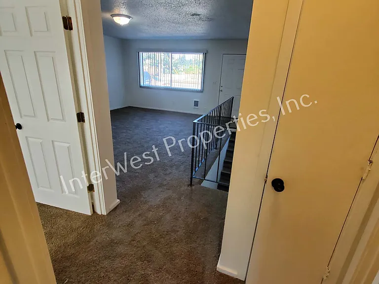 11714 E Burnside St — Photo 16