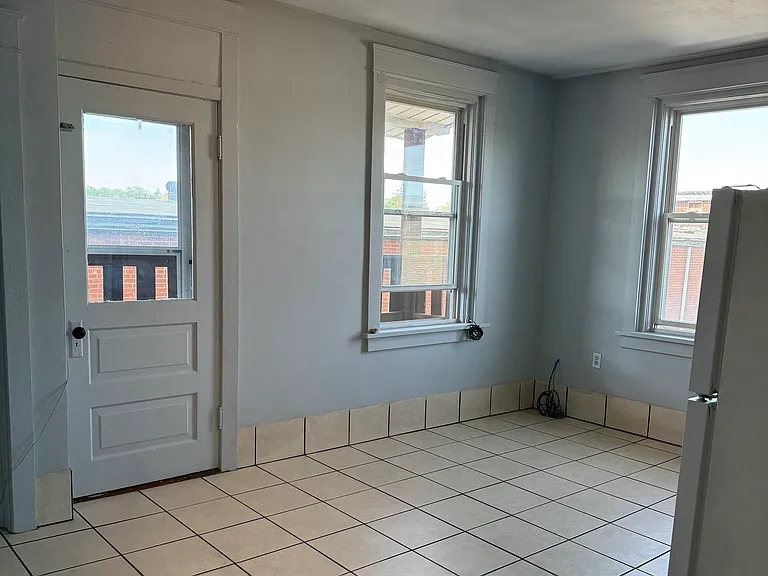 17 W High St #201 — Photo 3