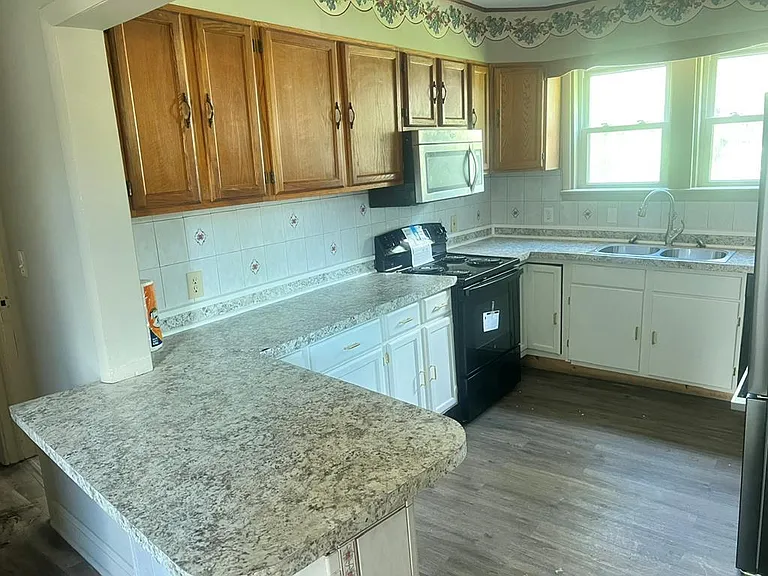 400 City Ave — Photo 5