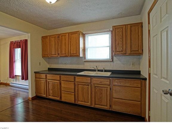 4th image of 7080 Amity Dr
