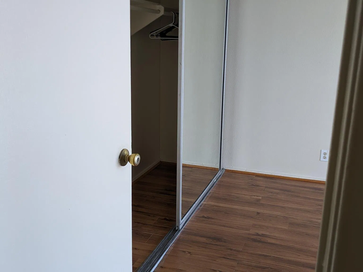 2 bed, 1.5 bath, 975 sqft, $2,275 — Photo 3