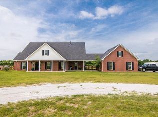 2100 Switzer Rd, Sanger, TX 76266