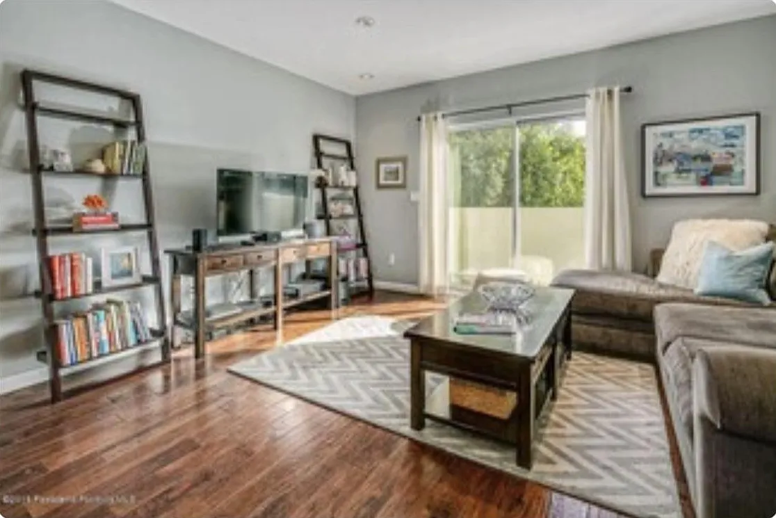 159 W Green St — Photo 4