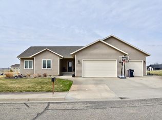 2008 Ridgeway Pl, Pierre, SD 57501