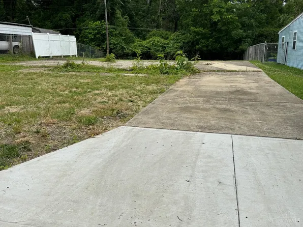 199 N Orchard Cir, Blanchester, OH 45107