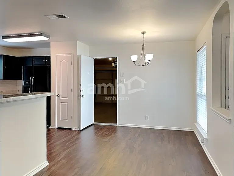 6702 Sandy Point Dr — Photo 4