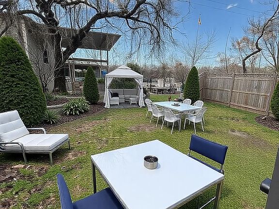 4th image of 1723 Oak Knoll Dr #5